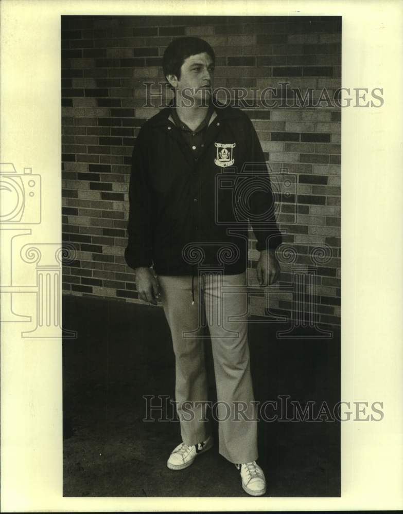 1980 Press Photo Stuart Prep&#39;s Coach Rickey McAlister stands for photo- Historic Images