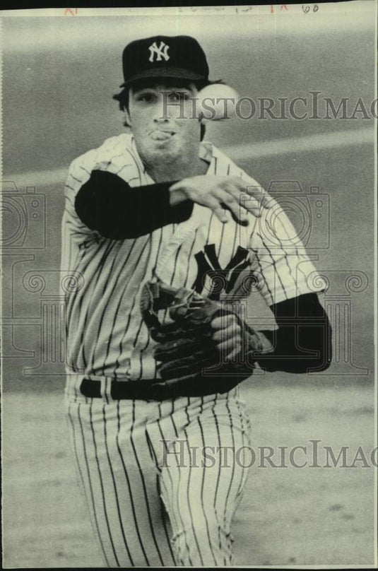 1976 Press Photo New York Yankees Jim Mason Fields with Tongue Out - nos22458