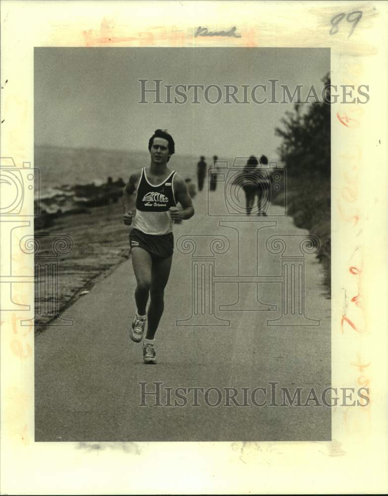 1980 Press Photo Marathon - Joel McAlister Running Near Lake Pontchartrain- Historic Images