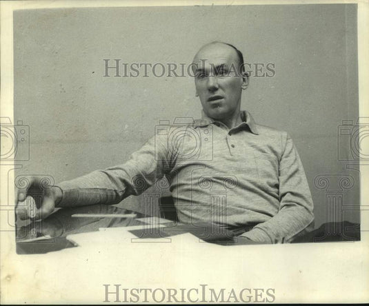 1968 Press Photo Loyola college basketball coach Bob Luksta - nos22574- Historic Images