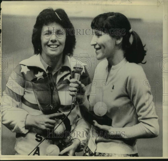 1976 Press Photo Tennis player Billie Jean King & Olga Morozova of Russia- Historic Images