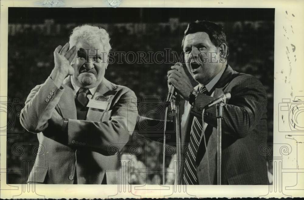 1979 Press Photo Baltimore Colts football owner Robert Irsay waves to crowd- Historic Images