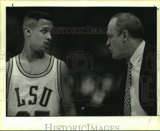 1989 Press Photo LSU basketball player Chris Jackson gets advice from Coach- Historic Images