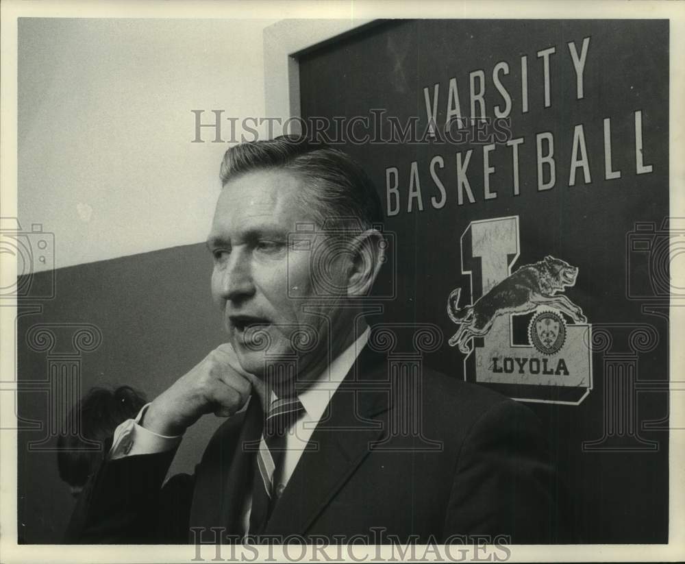 1968 Press Photo New Orleans Buccaneers basketball coach Babe McCarthy at Loyola- Historic Images