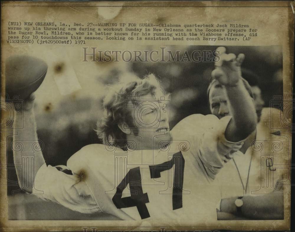 1971 Press Photo Oklahoma football player Jack Mildren, coach Barry Switzer- Historic Images