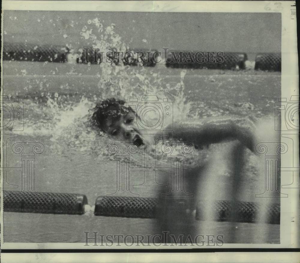 1968 Press Photo Swimmer Debbie Meyer wins a 200 meter freestyle heat- Historic Images