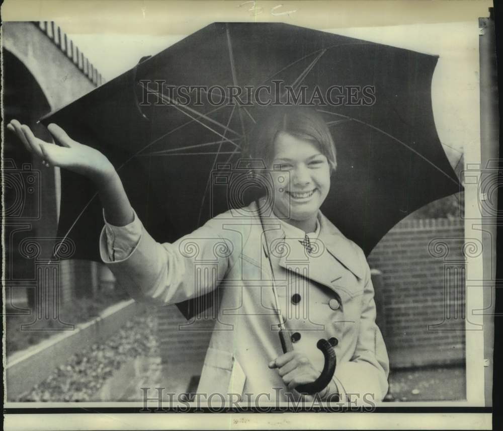 1969 Press Photo Olympic champion swimmer Debbie Meyer in Sacramento, California- Historic Images