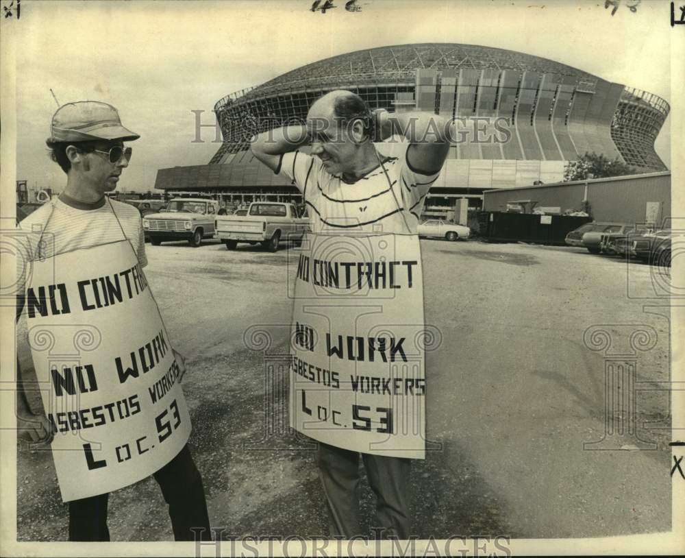 1973 Press Photo Pickets Outside Louisiana Superdome Construction Site- Historic Images