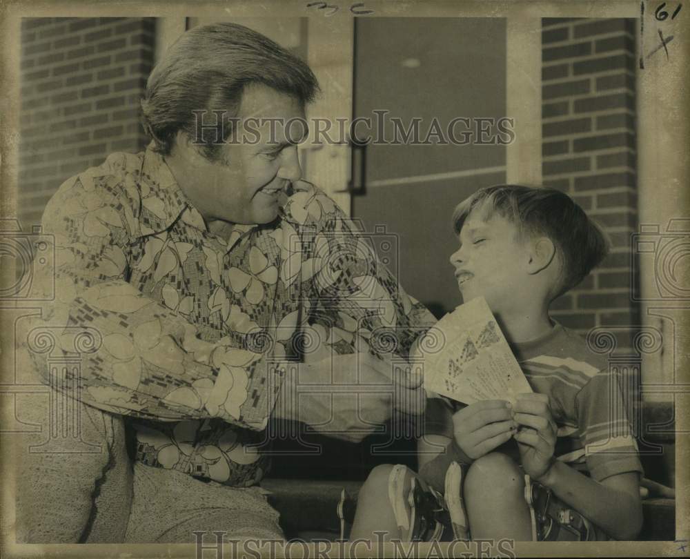 1971 Press Photo New Orleans Saints John Mecom Jr. with Harold Besson Adema- Historic Images