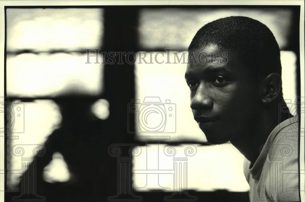 1984 Press Photo Carver High School basketball player Perry McDonald looks on- Historic Images