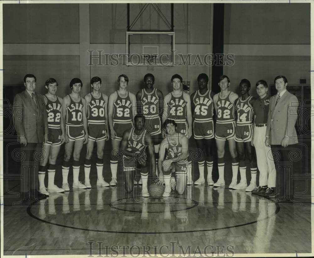 1971 Press Photo Team photo of the LSUNO Privateer basketball team - nos23032- Historic Images