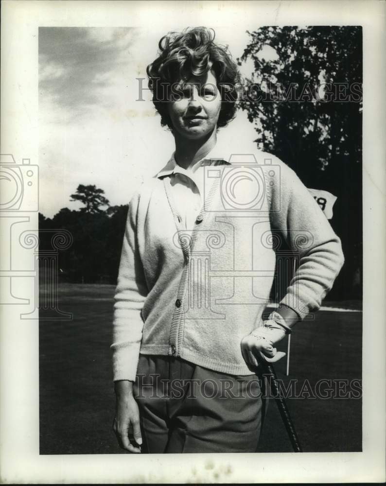 Press Photo Golfer Mary Mills stands next to the 18th green on a golf course- Historic Images