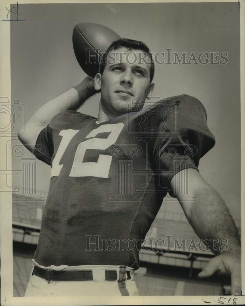 1967 Press Photo Tulane University football quarterback Ted Miller throws ball- Historic Images