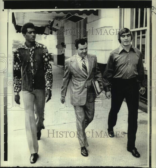 1971 Press Photo Hamilton Tiger Cats football player Seth Miller & Steve Worster- Historic Images