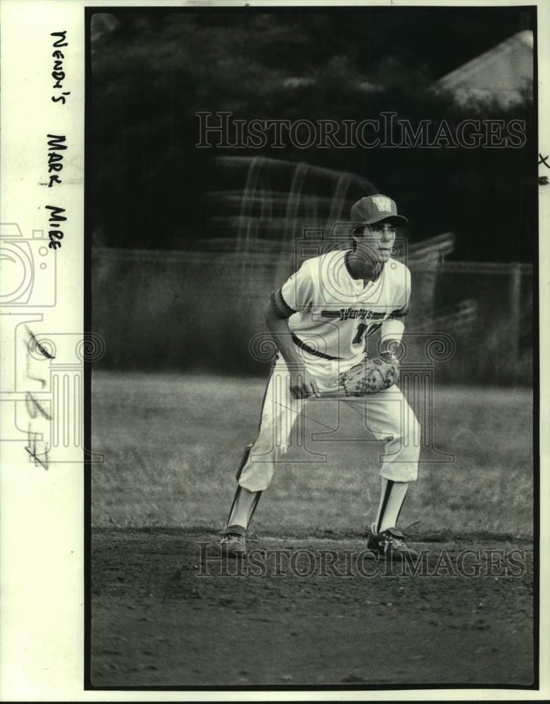 1982 Press Photo Wendy&#39;s senior baseball shortstop Mark Mire in position in game- Historic Images