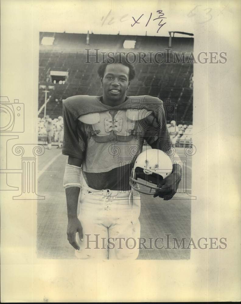 1973 Press Photo Football player Martin Mitchell holds his helmet for photo- Historic Images