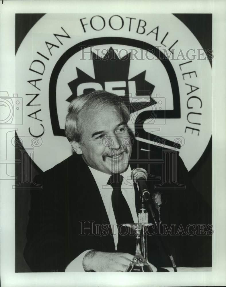 1984 Press Photo Douglas H MItchell talks to media at Canadian Football League- Historic Images