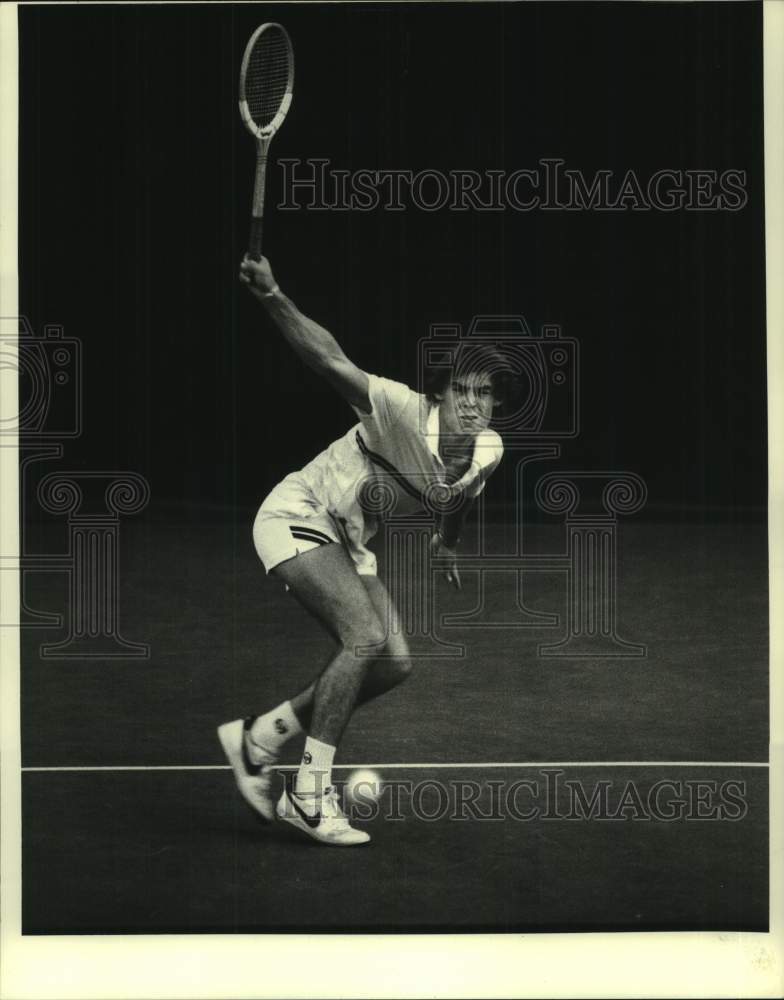 1984 Press Photo Tennis player Barry Moir returns a shot against Van Patten- Historic Images
