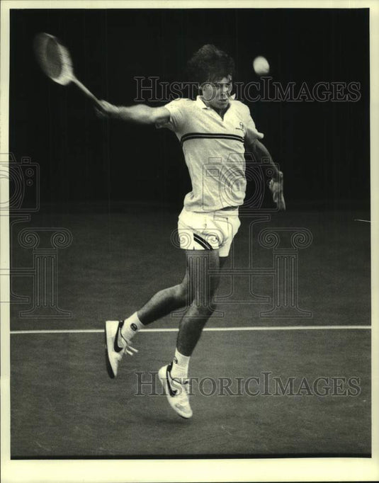 1984 Press Photo Tennis player Barry Moir returns a shot against Van Patten- Historic Images