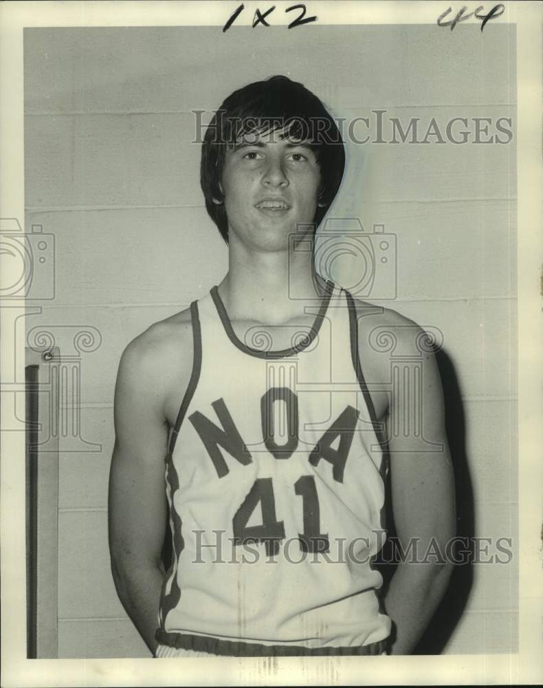 1976 Press Photo NOA basketball player Donald Lindquist poses for photo- Historic Images