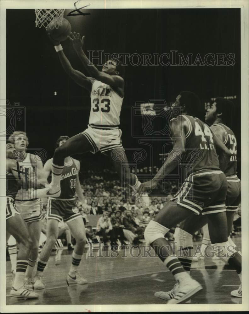 Load image into Gallery viewer, 1978 Press Photo New Orleans Jazz basketball player Jimmy McElroy - nos23665
