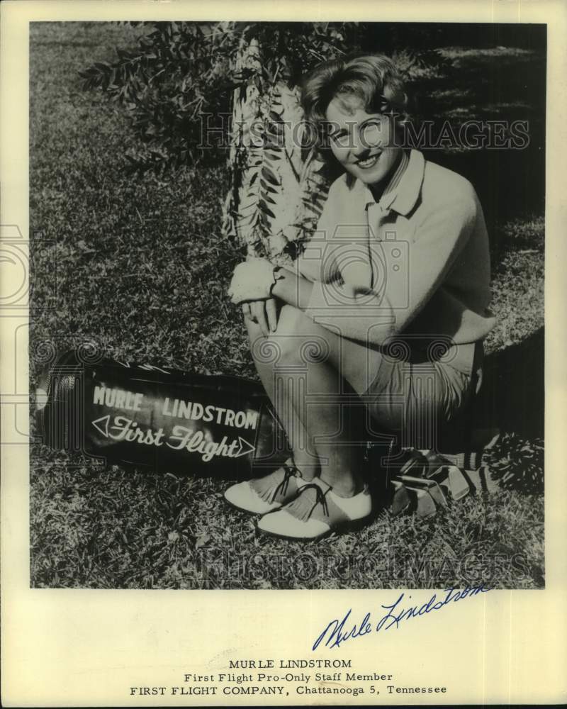 Press Photo Golfer Murle Lindstrom, First Flight Pro, sits next to her golf bag- Historic Images