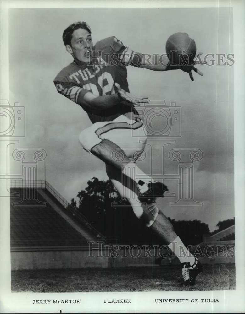 1968 Press Photo University of Tulsa football flanker Jerry McArtor catches pass- Historic Images