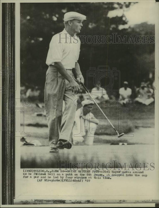 1957 Press Photo Golfer Dick Mayer follows his putt on the 8th green in Toledo- Historic Images