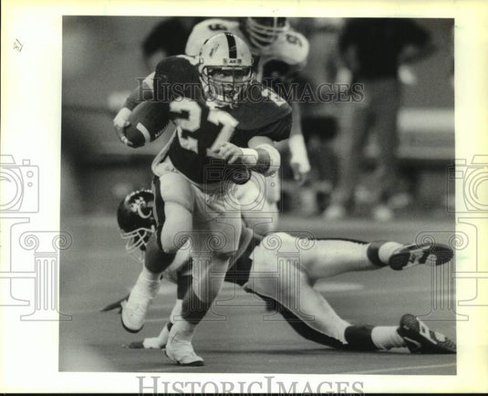 1990 Press Photo Tulane football running back Chance Miller runs in a game- Historic Images