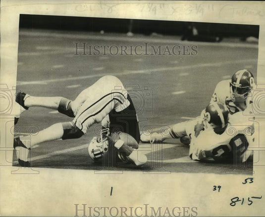 1976 Press Photo Football - Martin Mitchell of Tulane Tumbles on Punt Return- Historic Images
