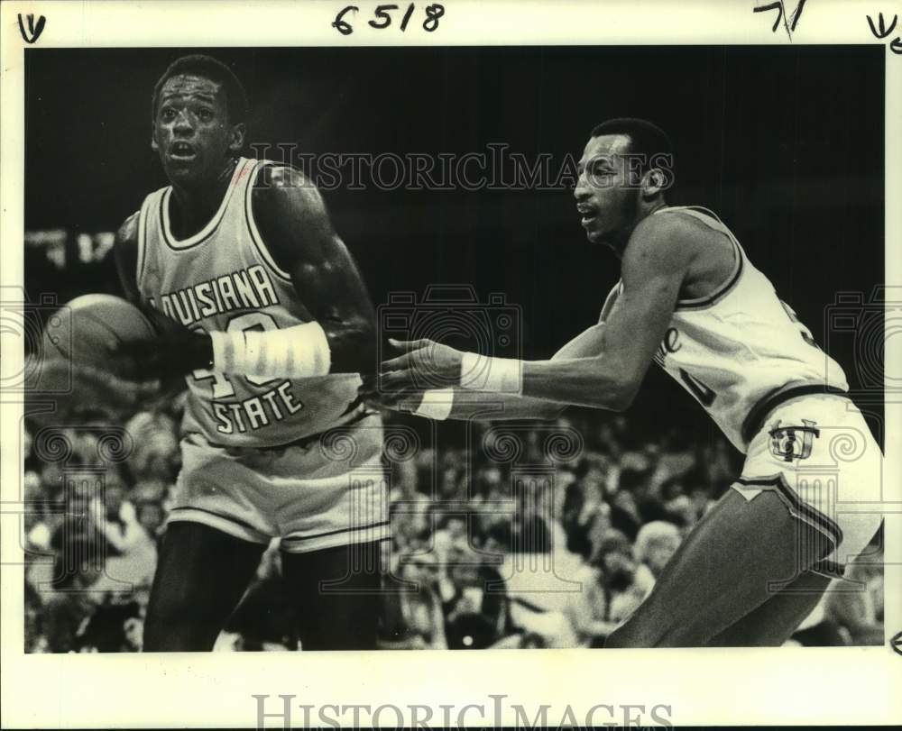 1981 Press Photo LSU basketball center Greg Cook looks to pass the ball- Historic Images