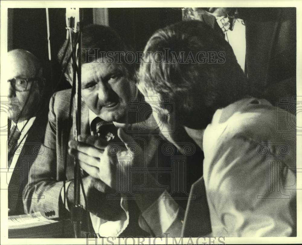 1978 Press Photo LSU football coach Charles McClendon and Coach Smith talk- Historic Images