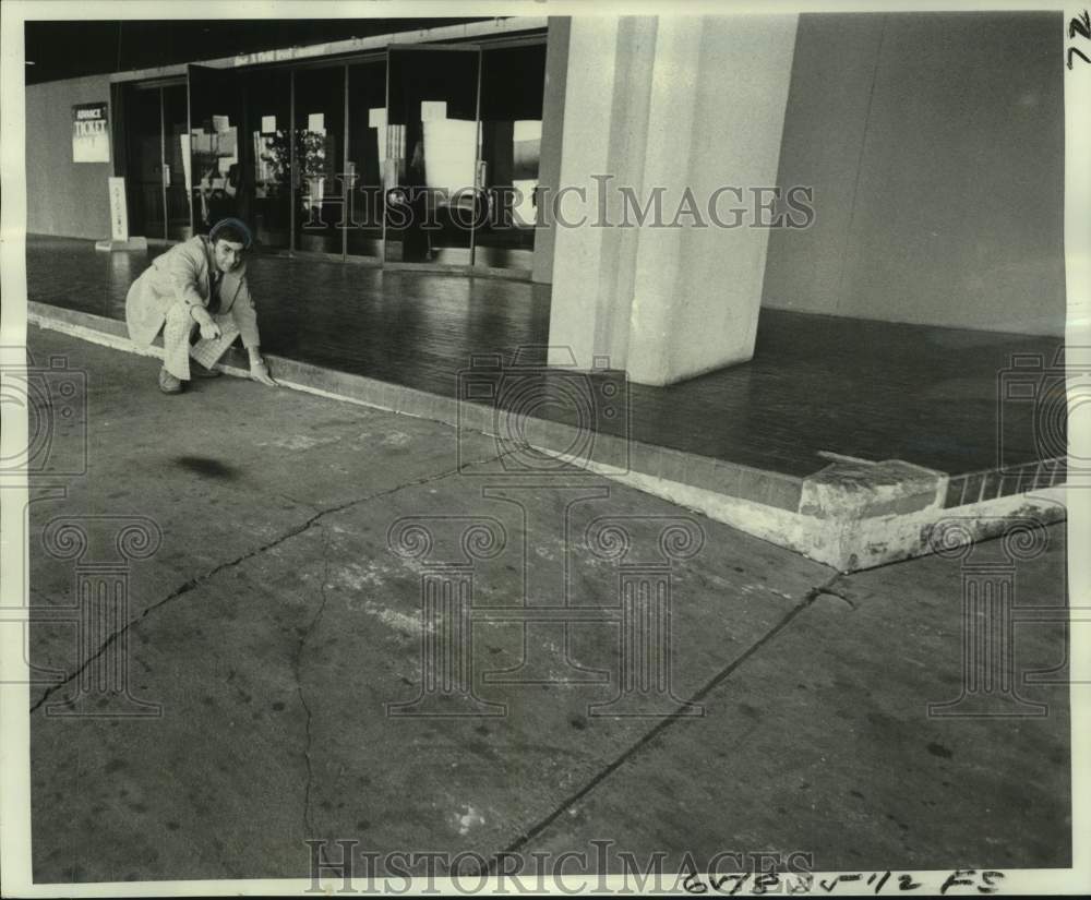 1977 Press Photo Superdome assistant operations director Paul Peckham- Historic Images