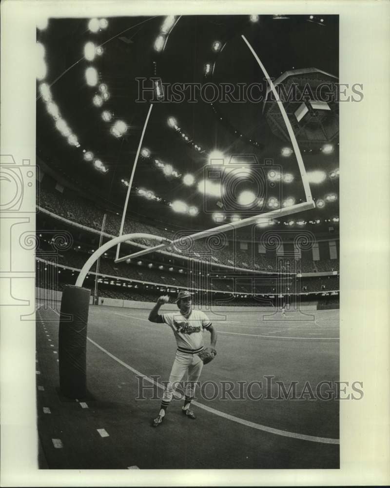 1978 Press Photo A baseball player in the Louisiana Superdome - nos24490- Historic Images