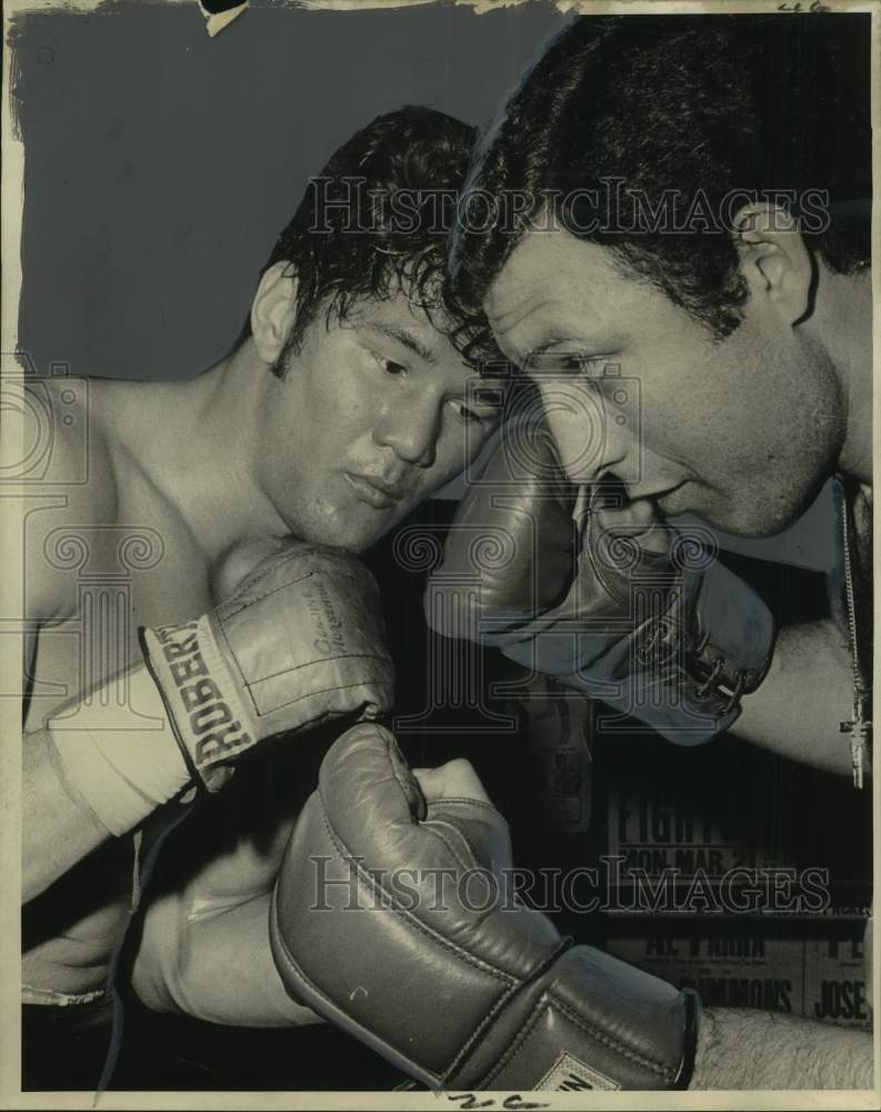 1972 Press Photo Boxers Tony Licata and Jose Chirino - nos24496- Historic Images