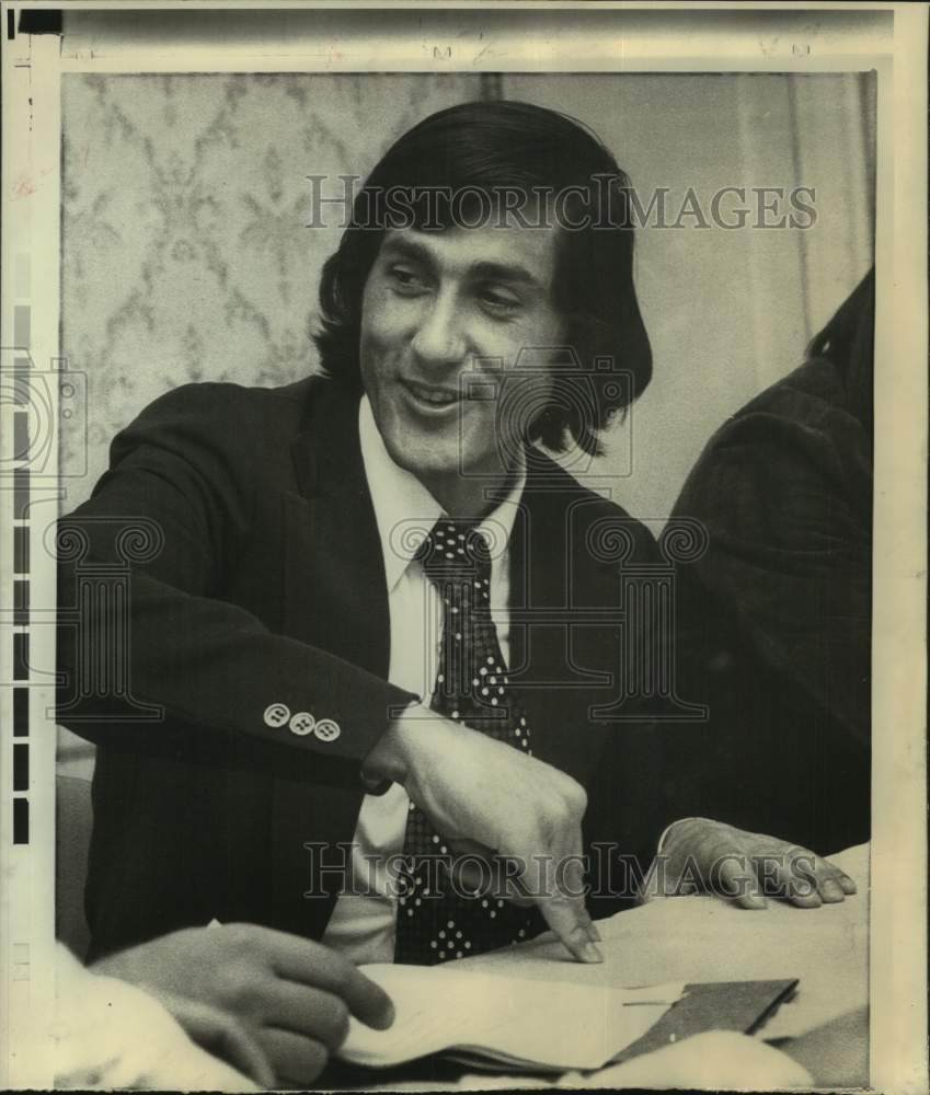 1973 Press Photo Romanian tennis player Ilie Nastase holds NY press conference- Historic Images