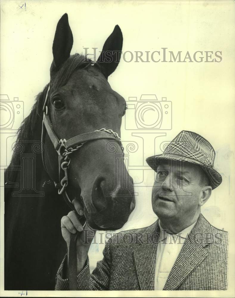 Press Photo Horse Racing - Top of the Deck with Trainer William Resseguet Sr.- Historic Images