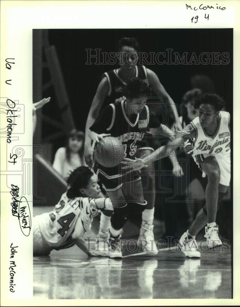 Load image into Gallery viewer, 1991 Press Photo Virginia and Oklahoma State play women's college basketball
