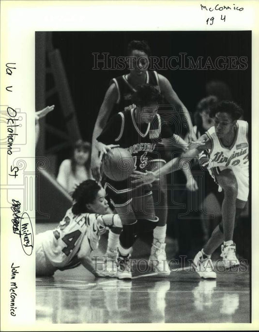 1991 Press Photo Virginia and Oklahoma State play women's college basketball