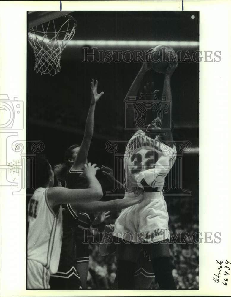 1991 Press Photo A Tennessee college basketball player in action - nos25150- Historic Images