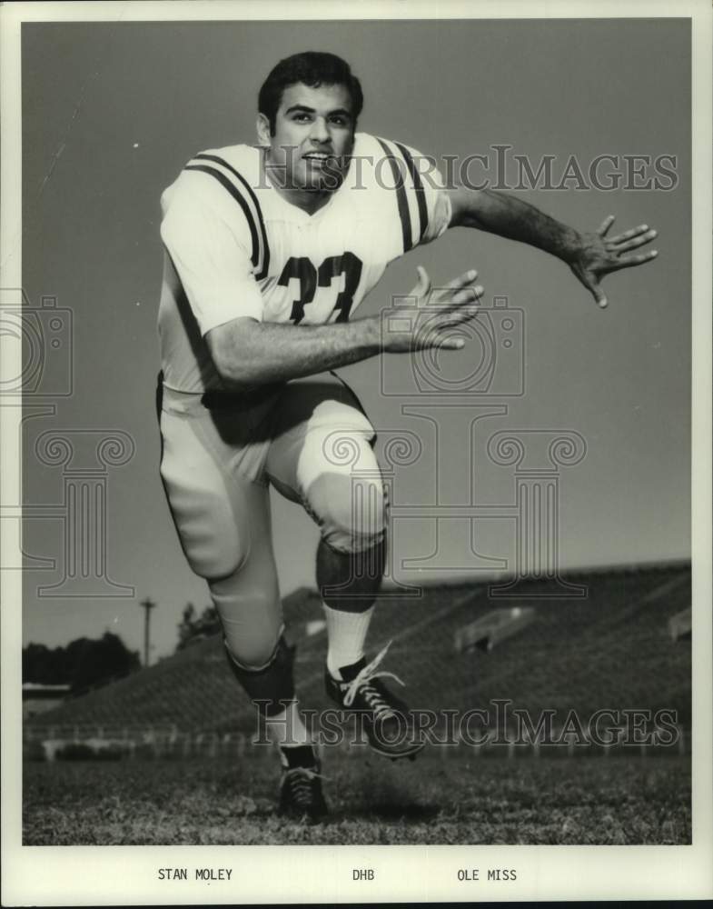 1973 Press Photo University of Mississippi football player Stan Moley runs- Historic Images