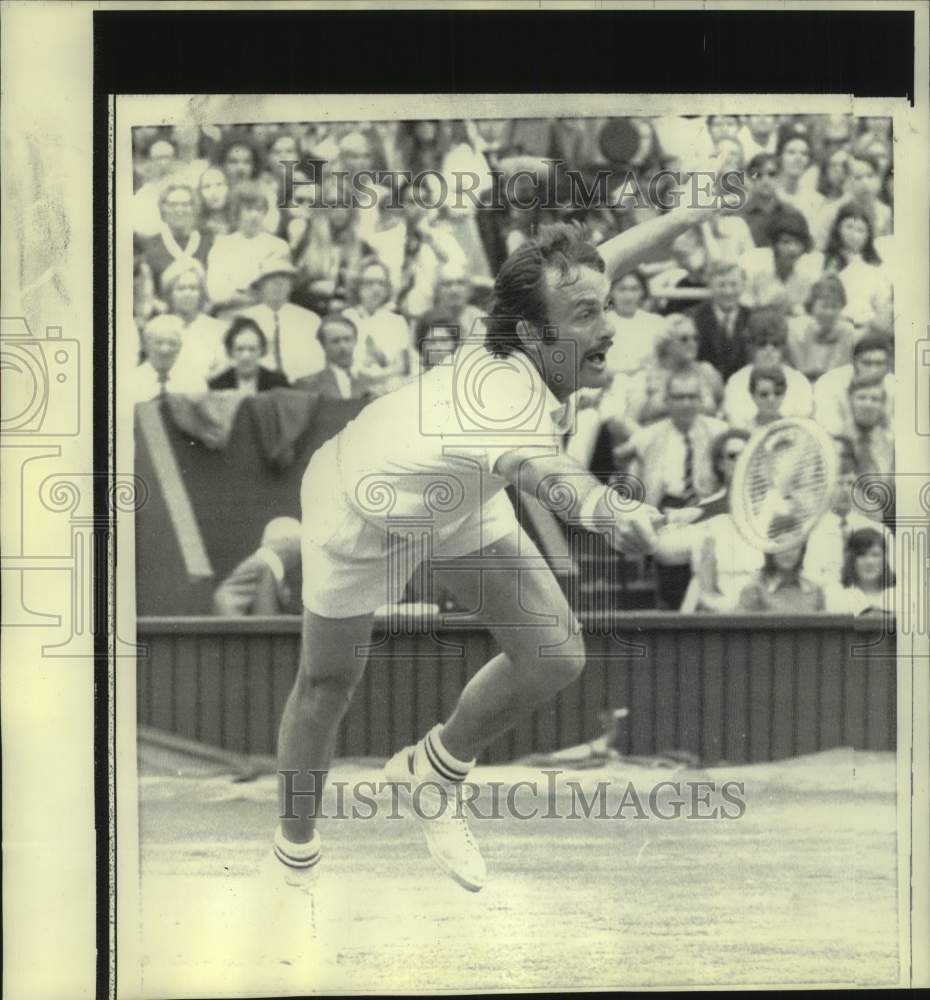 1971 Press Photo Tennis player John Newcombe plays a Wimbledon semifinal- Historic Images