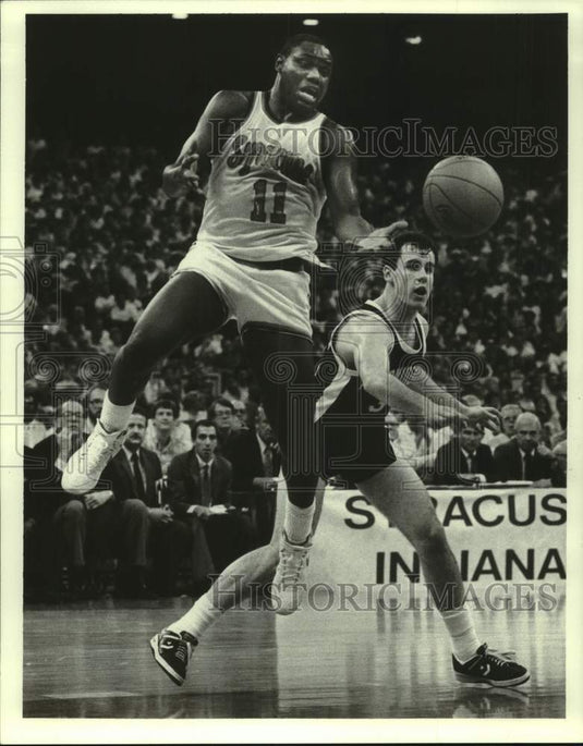 1987 Press Photo Syracuse basketball player