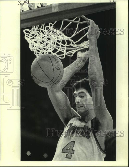 1987 Press Photo Syracuse basketball player
