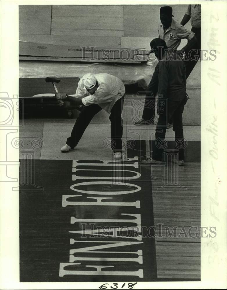 1987 Press Photo Workers install a basketball court for the NCAA Final Four- Historic Images