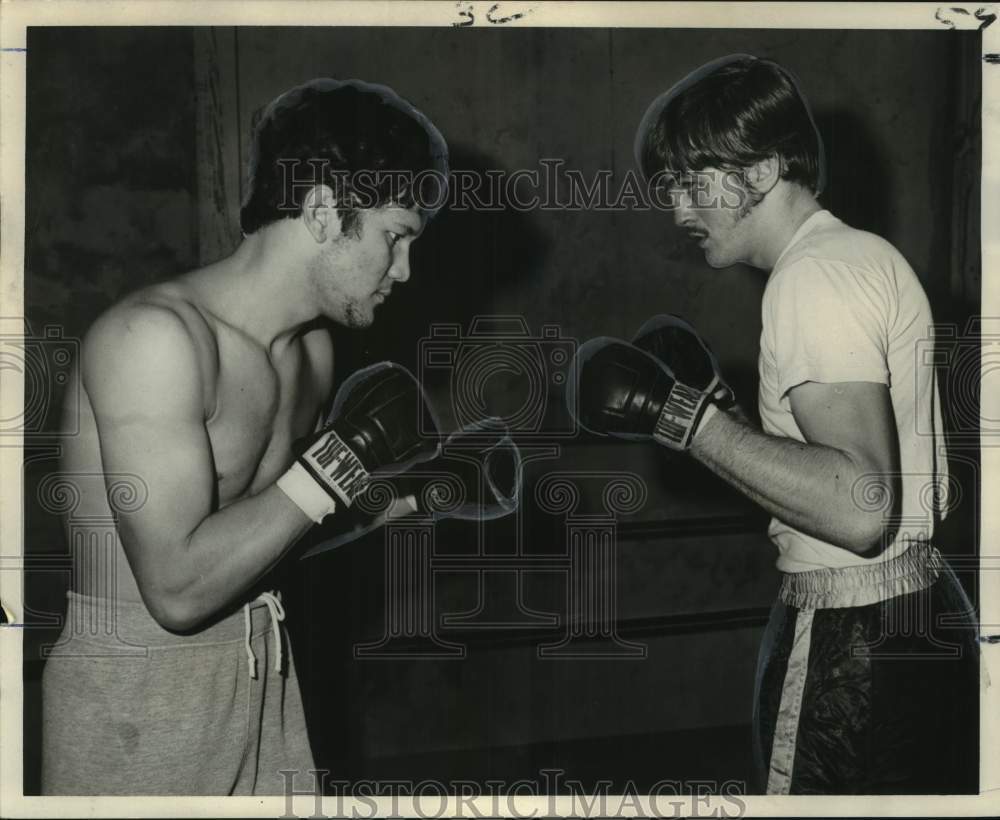 1971 Press Photo Boxers Tony Licata and Walter Ophinsky - nos25415- Historic Images