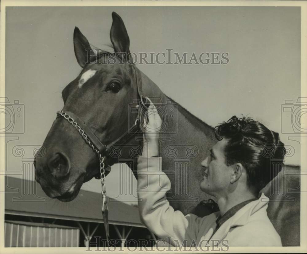 Press Photo Racehorse Air Battle and jockey Lew Jones - nos25495- Historic Images