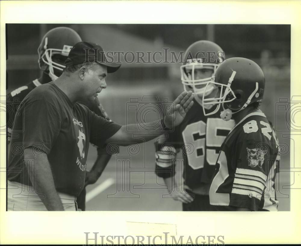 1989 Press Photo Destrehan defensive line football coach Dale Maudit and players- Historic Images