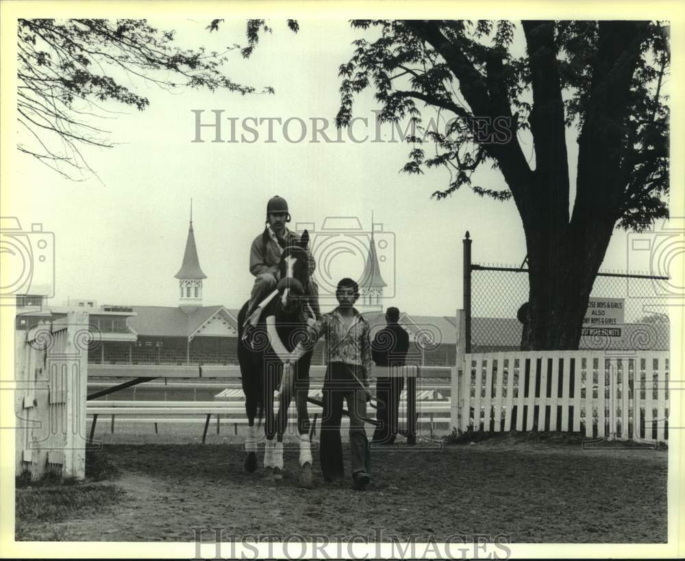 1979 Press Photo Racehorse screen King with jockey Tommy Barrera - nos25724- Historic Images