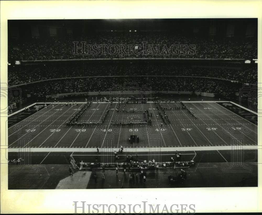 1992 Press Photo Boy Scouts during halftime of a Saints game in Superdome- Historic Images